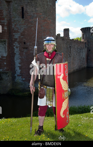 Bewaffnete Soldaten des Antonine Guard, Re-enactment Legionär, Caerlaverock Castle, Uniformierten römische Hauptmann gladiator auf militärische Ereignis, Schottland Stockfoto