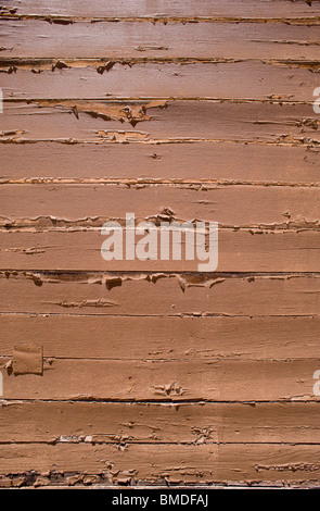 Eine alte verwitterte Holz Wand mit abblätternde Farbe in Encino, New Mexico. Stockfoto
