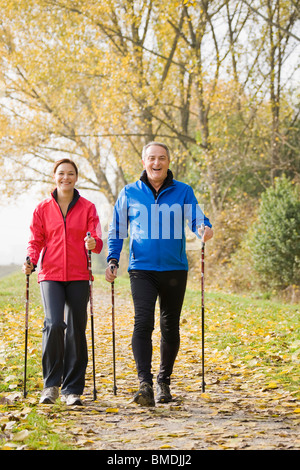 Paar-Wandern Stockfoto