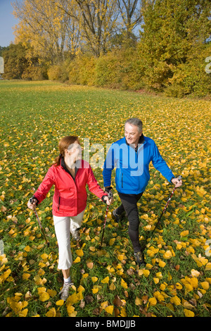 Paar-Wandern Stockfoto