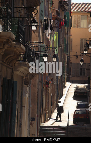 Malerische Straße im alten Viertel von Marseille Stockfoto