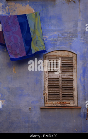 Malerischen blauen Fassade im alten Viertel von Marseille Stockfoto