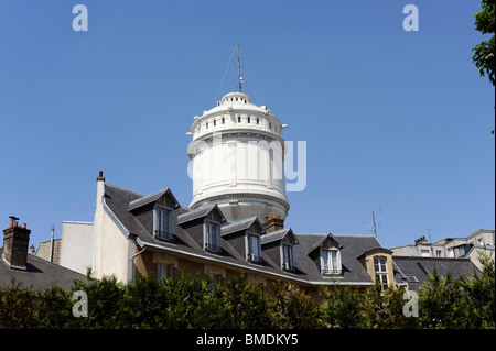 Wasserturm auf der Butte Montmartre, Paris, Frankreich Stockfoto