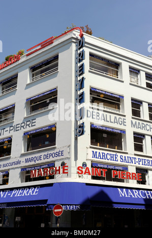 Marche Saint-Pierre Dreyfus auf der Butte Montmartre, Paris, Frankreich, berühmten Gewebe Verkäufer Stockfoto