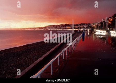 Stürmischem Wetter an der Promenade des Anglais Stockfoto
