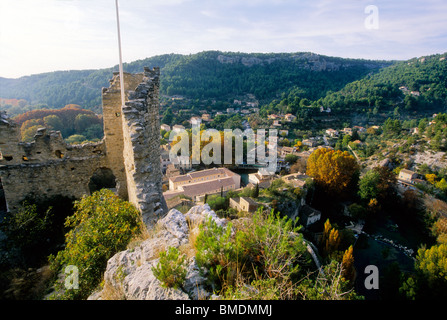 Die malerischen mittelalterlichen Dorf von Fontaine de Vaucluse in Luberon Stockfoto