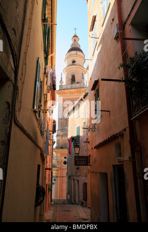 Gasse in der Altstadt von Menton Stockfoto