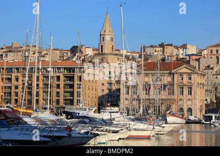 Blick auf den Hafen und Le Panier Viertel von Marseille Stockfoto