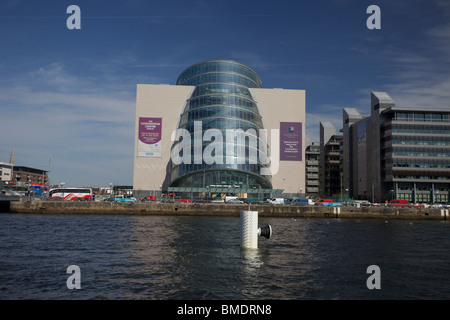 Im Spencer Dock an den Ufern des Flusses Liffey gelegen, ist The Convention Centre Dublin Irlands neues Konferenzzentrum Stockfoto