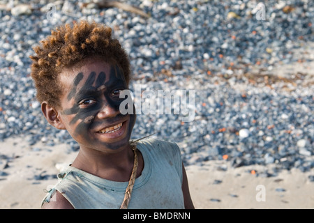Ein Junge in den Dörfern Kontu und Tembin auf Neuirland, Papua-Neu-Guinea Stockfoto