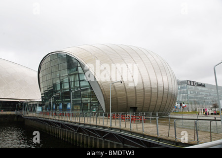 Das Glasgow Science Centre IMAX-Kino, mit BBC Schottland Pacific Quay Büros und Ateliers, Glasgow, Schottland Stockfoto