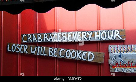 Humorvolle Restaurant Zeichen in historischen Tin City Waterfront Marktplatz in Naples, Florida, USA Stockfoto