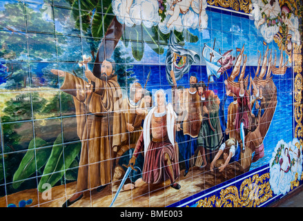 Mosaik-Fliesen-Malerei auf Außenseite des Columbia-Restaurant eröffnete im Jahre 1905 in Ybor City, Tampa, Florida, USA Stockfoto