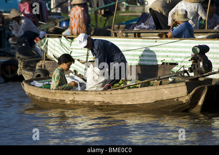 Händler an der Mekong-Delta am schwimmenden Markt, Vietnam Stockfoto