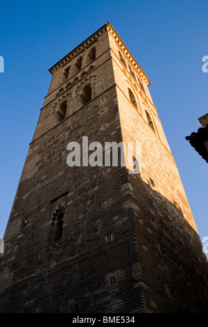 Turm der Iglesia de Santo Tomé (Thomaskirche) in Toledo, Spanien Stockfoto