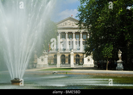 Brunnen im Parc de Bruxelles vor dem Palais De La Nation das belgische Parlament Brüssel Belgien EU Europa Stockfoto