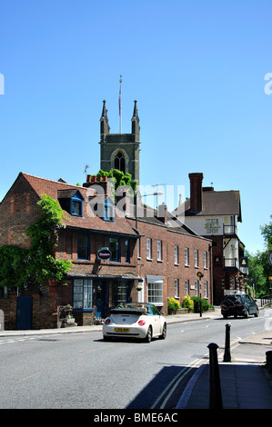 Die Bell Inn und Maria Kirche, Thames Street, Hampton, größere London, England, Vereinigtes Königreich Stockfoto