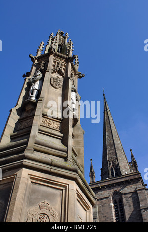 Kriegerdenkmal und St. Peters Church, Hereford, Herefordshire, England, UK Stockfoto