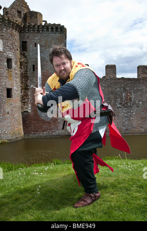 Bewaffnete Soldaten des Antonine Guard, Re-enactment Legionär, Caerlaverock Castle, Uniformierten römische Hauptmann gladiator auf militärische Ereignis, Schottland Stockfoto