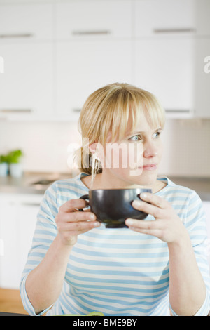 Frau frühstücken, Schweden. Stockfoto