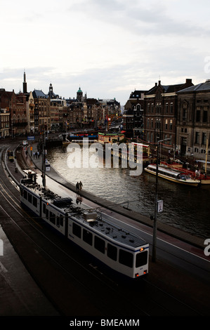 Neben Kanal in der Stadt Zug Stockfoto