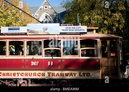 Christchurch-Straßenbahn auf der Stadt-Schleife, hielten wir an Christchurch Arts Centre im kulturellen Bezirk Stockfoto