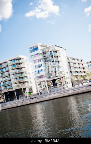 Gebäude am Wasser Stockfoto