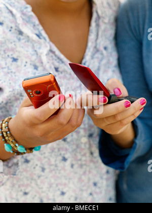 Frauen halten Handys, close-up Stockfoto