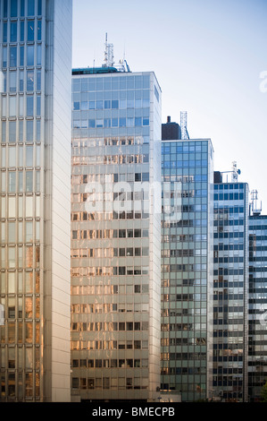 Blick auf moderne Gebäude in Zeile Stockfoto