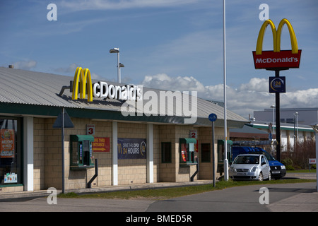 McDonalds-Fahrt durch Fast-Food Restaurant Merseyside England uk Stockfoto