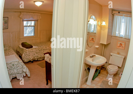 Ocean City, New Jersey, USA, Weitwinkelblick, Innenräume, Ferienwohnungen, Gästehaus im traditionellen Stil, Badezimmer, Schlafzimmer Stockfoto