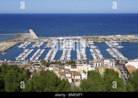 Denia-Alicante Spanien hohe Ansicht Marina und Mittelmeer Stockfoto