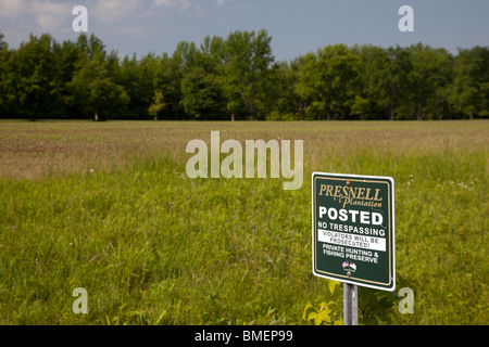 Belleview, Indiana - ein Zeichen verbietet Eintrag Presnell Plantage, eine private Jagd und Angeln zu bewahren. Stockfoto