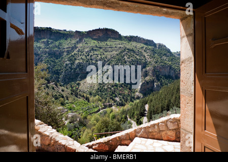 Saint Alichaa Kloster 1315AD Höhe 980m Blick über das Wadi Kannoubine Tal oder "Tal der Heiligen" Nordlibanon Stockfoto