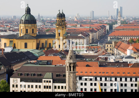 Blick auf die Theatinerkirche und der Stadt München von 92 Metern 301 Alter Peter (Alter Peter Turm) München Ger Turm Stockfoto