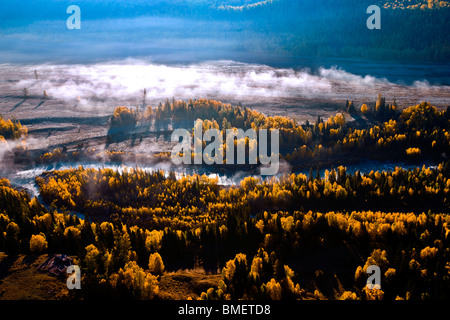 Luftaufnahme von Hemuxiang Dorf, Burqin Grafschaft, Altay Präfektur, Uigurischen Autonomen Gebiet Xinjiang, China Stockfoto