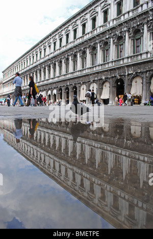 Reflexionen in Markusplatz entfernt, Venedig, Italien Stockfoto