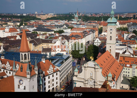 Blick auf das Altes Rathaus und die Stadt München von der 92 Metern (301) Alter Peter (Alter Peter Turm) Turm München Stockfoto