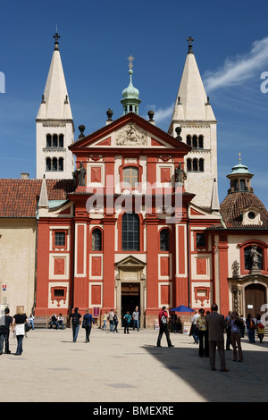 St.-Georgs Basilika, Prager Burg St. George's Basilika wurde von Fürst Vratislav (915-921) gegründet. Stockfoto