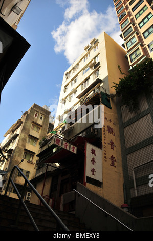 Kwun Yam "Göttin der Barmherzigkeit" Tempel, an der Spitze der Leiter Schritte in Tai Ping Shan Street, Sheung Wan, Hong Kong, China Stockfoto