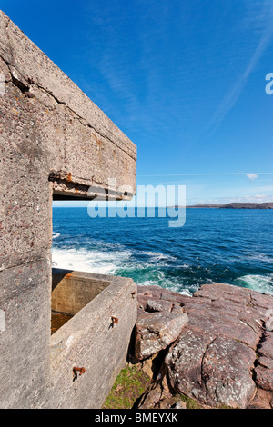 Die Bucht Küstenbatterie bei Rubha Nan Sasan, Teil von Loch Ewe Abwehrkräfte, Loch Ewe, Wester Ross, Highland, Schottland, Vereinigtes Königreich. Stockfoto