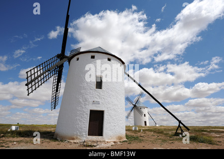 zwei Windmühlen, Campo de Criptana, Cuenca Provinz Kastilien-La Mancha, Spanien Stockfoto