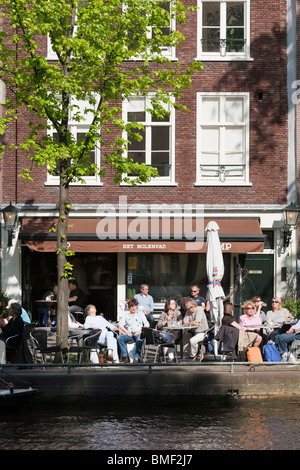 Amsterdam-Restaurant-Cafe-Bar Het Molenpad. Sidewalk Café-Terrasse an der Prinsengracht, Prinsen, Fürsten, Canal. Stockfoto