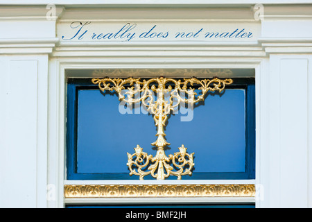 Amsterdam. Fenster-Ornament an der Keizersgracht 460 overdoor. Dies ist eine moderne Kopie des 19. Jahrhunderts aus Gusseisen Lebensbaum. Stockfoto