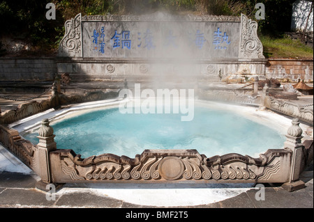 Groß kochen, Topf, Rehai geothermischen Feld, Tengchong Dire Huoshan Nationalpark, Tengchong, Baoshan, Yunnan Provinz, China Stockfoto