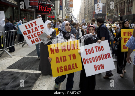 New York City, 4. Juni 2010: Großdemonstration gegen Israels brutale Attacke gegen den internationalen Gaza-Flottille. Stockfoto
