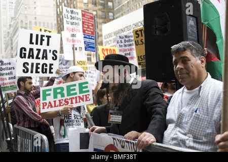 New York City, 4. Juni 2010: Großdemonstration gegen Israels brutale Attacke gegen den internationalen Gaza-Flottille. Stockfoto