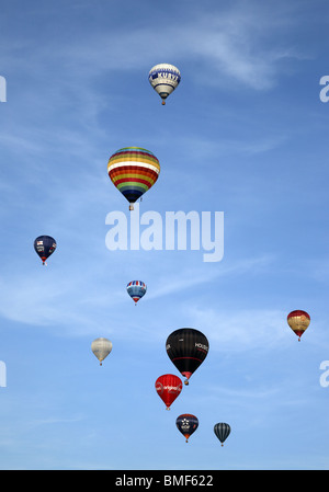 Heißluft Ballons mass Start Stockfoto
