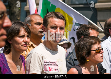 Olivier Besancenot und Nathalie Arthaud trat die propalästinensische Demonstration in Paris gegen Israels Angriff in der Nähe von Gaza Stockfoto