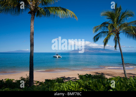 Segelboot Köpfe Makena Beach, Maui, Hawaii. Stockfoto